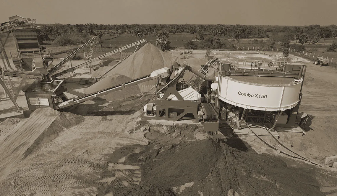 A CFlo Combo X150 among long stockpiles on a wide worked site