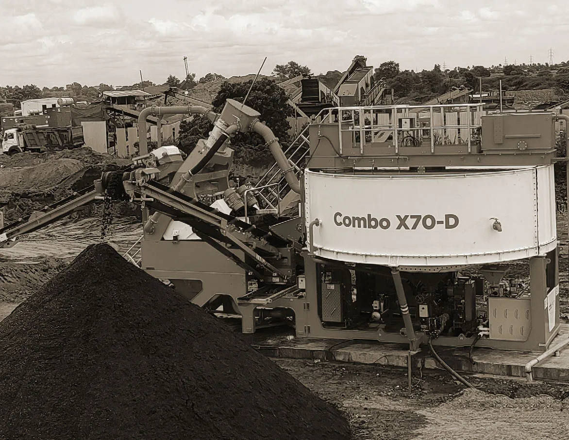 A CFlo Combo X70 plant on site beside a dark stockpile and its feed conveyor