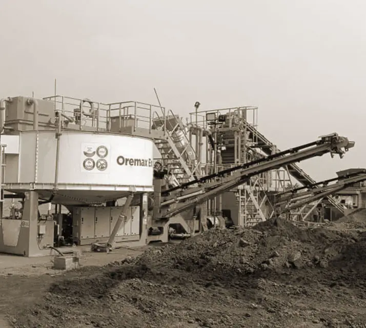 A CFlo Oremax unit working over dark excavated ore