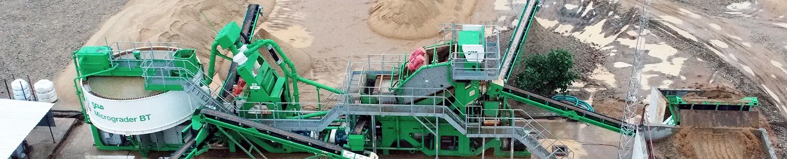 A CFlo Micrograder plant on a silica sand site, attrition scrubbers and classifying tanks feeding the dewatering screens
