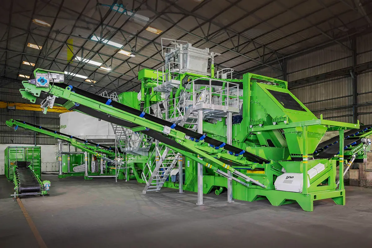 Access platforms and walkways on the Combo Mega E5
